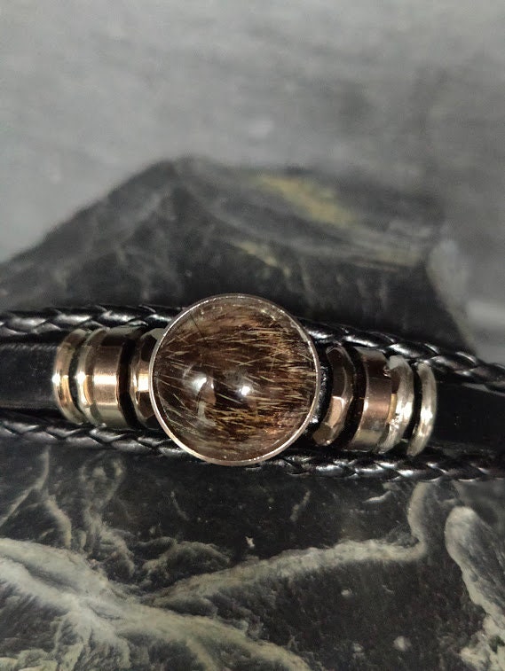 Armband mit Drucknopf