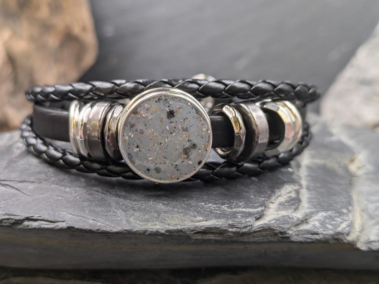 Armband mit Drucknopf