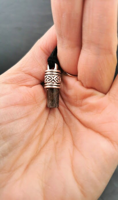 Bijoux en poils d'animaux, amulettes, bâtons avec fourrure, cendres, cheveux, boucles de bébé, cordon ombilical, collier, souvenir, appelant d'anges
