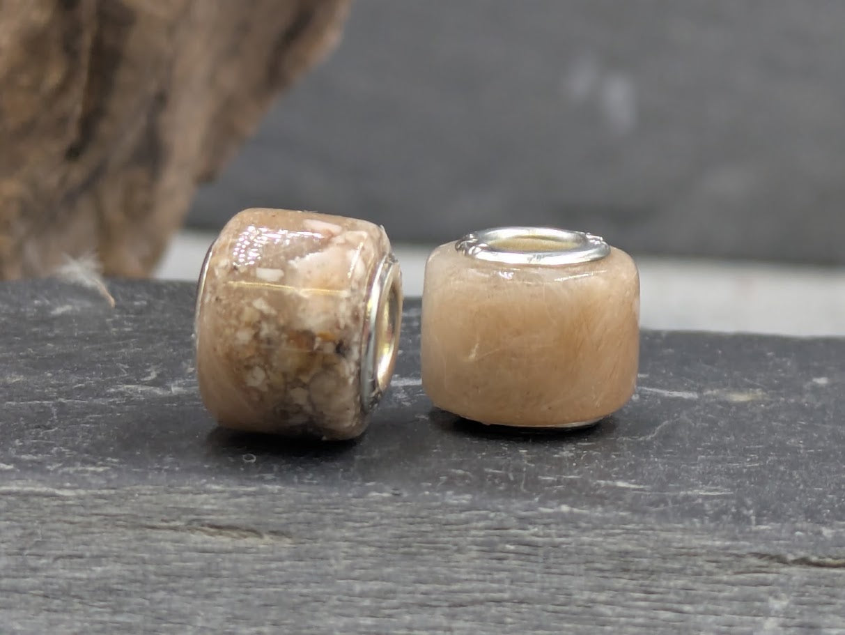 Tierhaarschmuck eckige Fellperle Perle gefüllt mit Fell und Asche