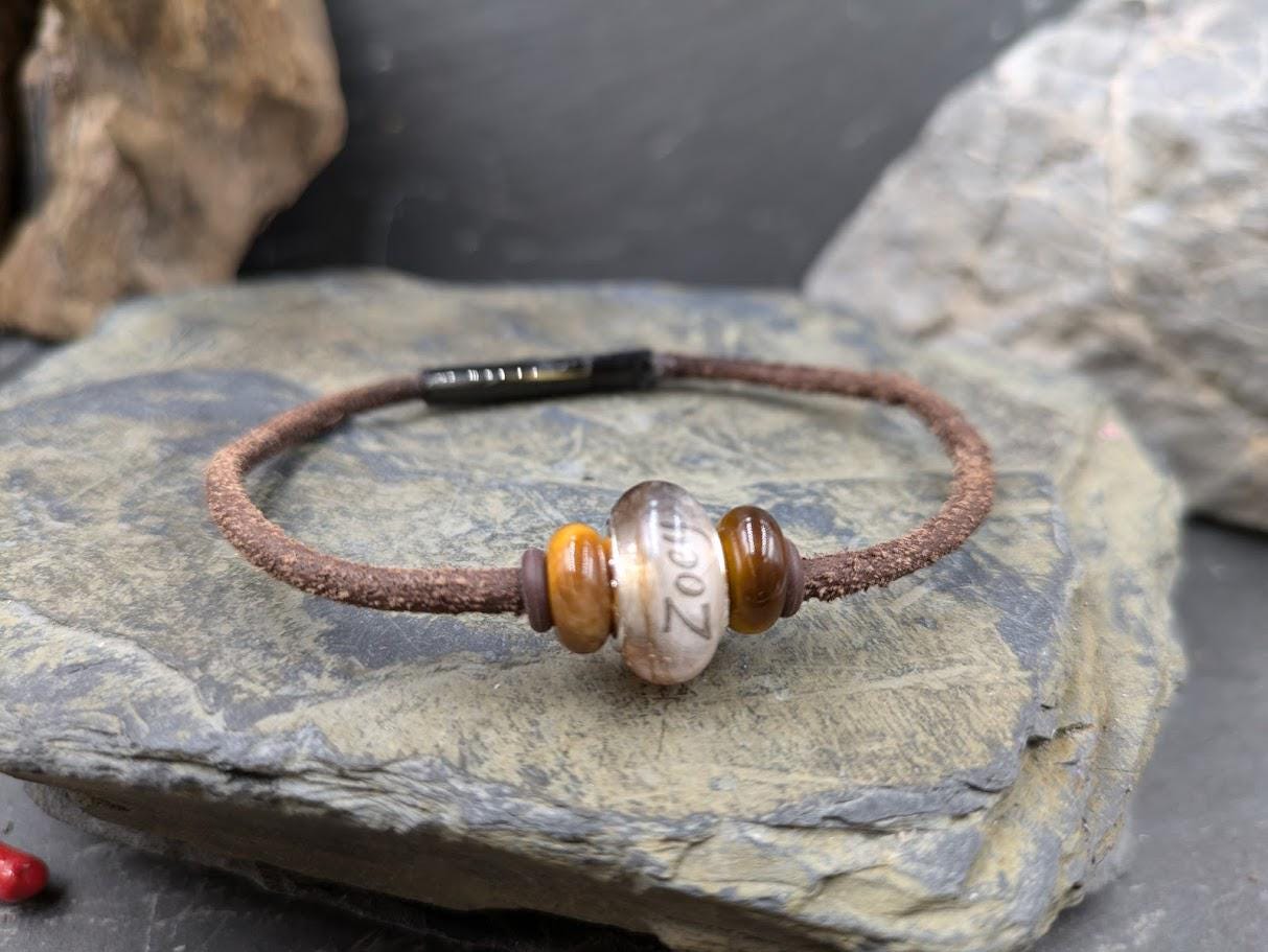 Bracelet en cuir avec une perle remplie de cheveux, de fourrure, de cendres et de nom, bijoux en poils d'animaux, bijoux commémoratifs, bijoux d'urne