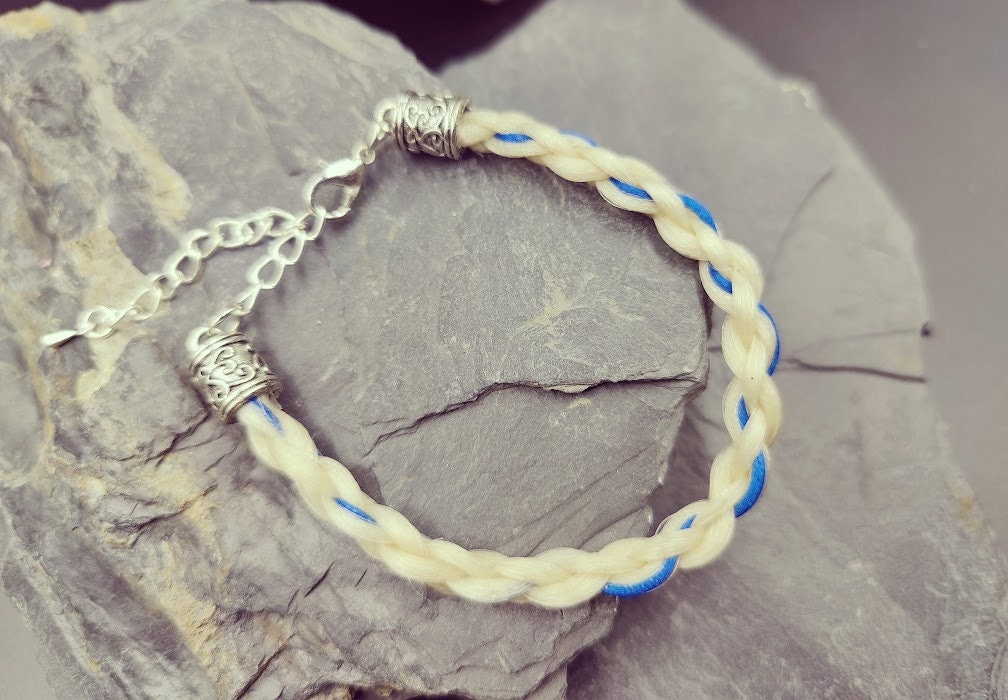 Pferdehaararmband mit buntem Seidenfaden