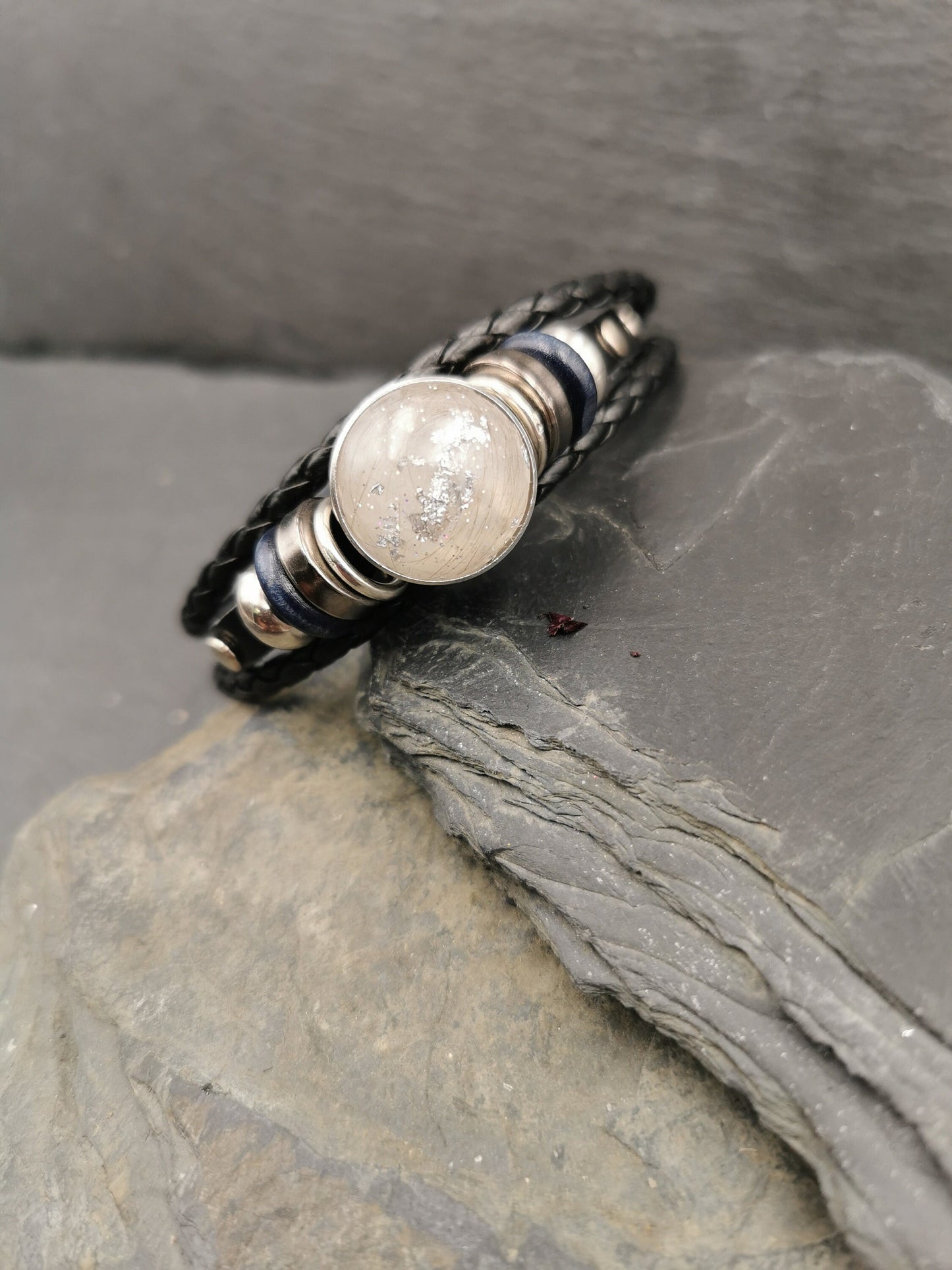Armband mit Drucknopf