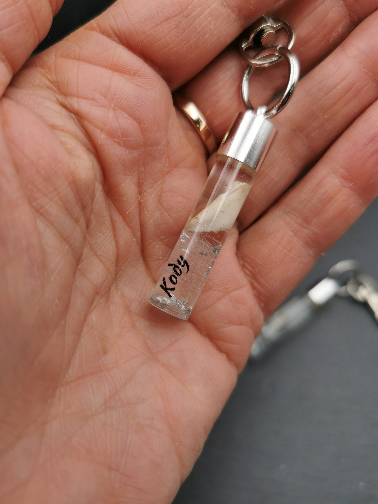 Pendentif tube avec fourrure, dents, cendres, cheveux, boucle de bébé, cordon ombilical, peau de serpent, porte-clés de crémation, bijoux en poils d'animaux,