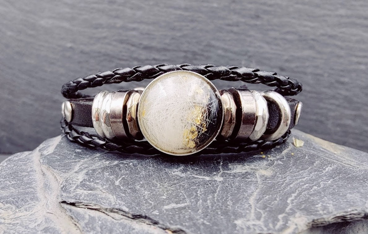 Armband mit Drucknopf