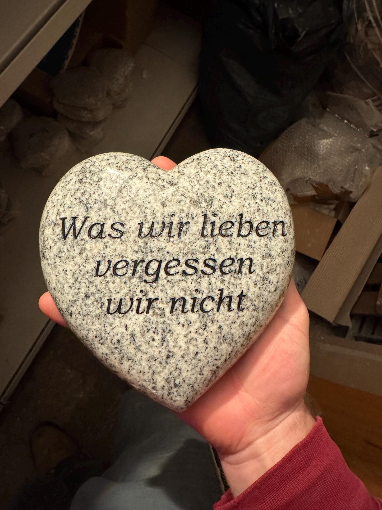 Tiergedenkstein Herz aus Granit/ Wiskont- Weiß- personalisiert | Grabschmuck | Grabstein mit Gravur | Handgefertigt | Erinnerung Tiergrab