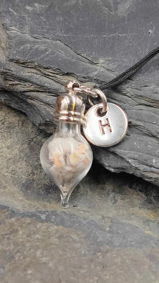 Phiole mit Buchstaben Charm
