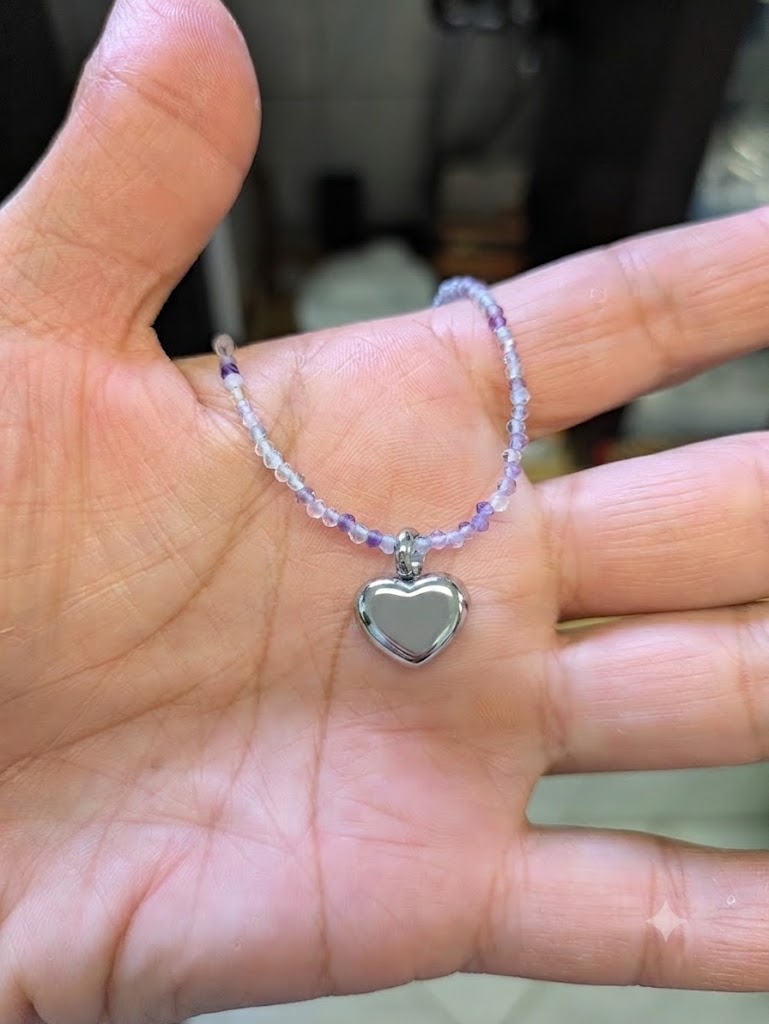 silberner Herzanhänger Urne Gedenkschmuck an einer Perlenkette aus Amethyst 40cm lang und zierlich