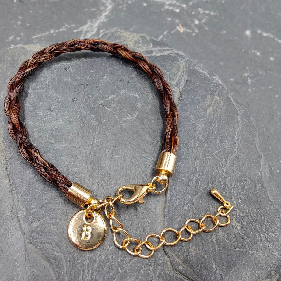 Pferdehaararmband mit Buchstabe Charm