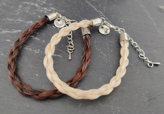 Pferdehaararmband mit Buchstabe Charm
