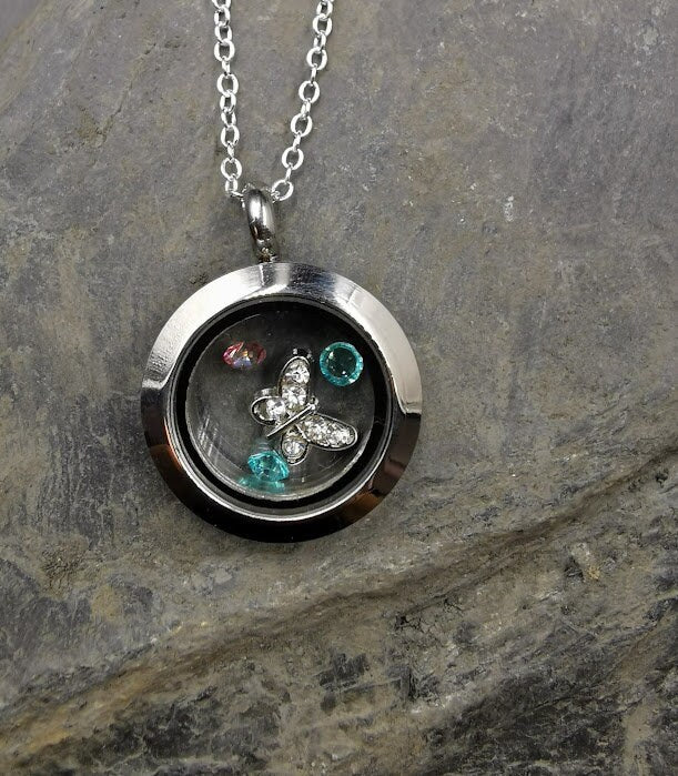 Silbernes Glasmedaillon Amulett aus Edelstahl mit Drehverschluss zum Selberbefüllen mit Tierhaaren