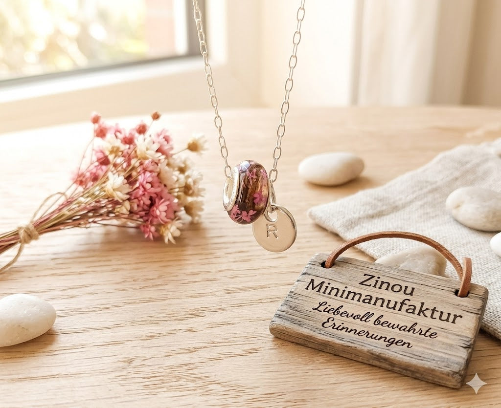 Kette mit Perle gefüllt mit Fell und Blüten, Andenken an den besten Freund,