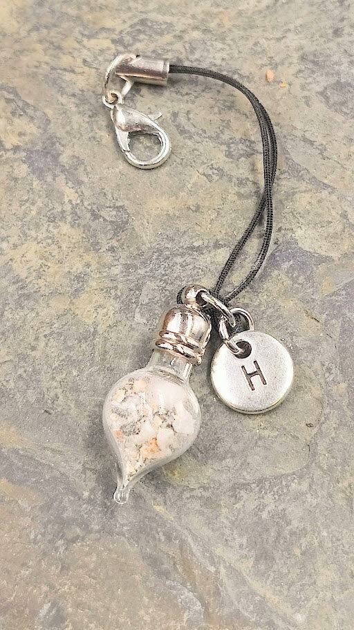 Phiole mit Buchstaben Charm