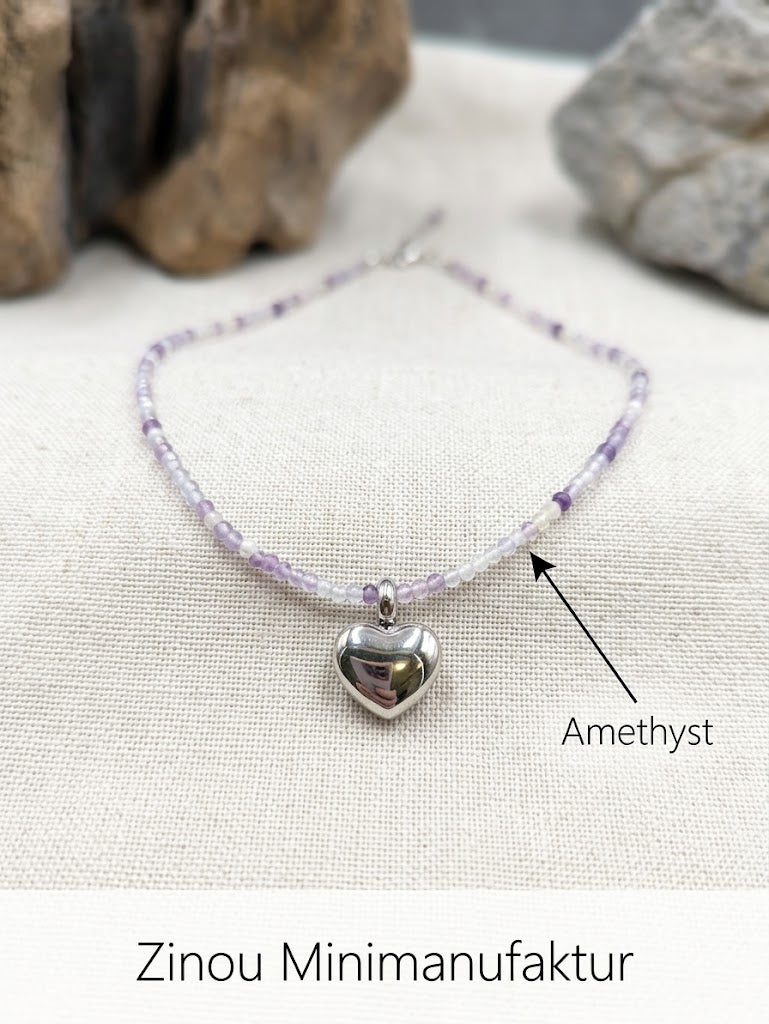 Silberner Herzanhänger Urne mit Perlenkette aus Amethyst